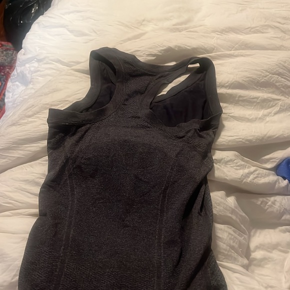 Gray color from Athleta stretchy and athletic material - Picture 4 of 4